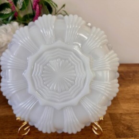 Vintage Milk Glass Divided Serving Dish with Gold Trim – Scalloped Edge Midcentu - Picture 2 of 5